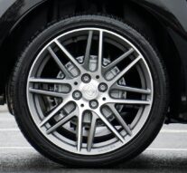 Kupno opon z drugiej ręki: na co zwrócić uwagę, żeby nie wyrzucić pieniędzy w błoto?